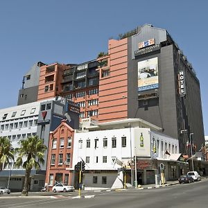 Cape Town Lodge Hotel